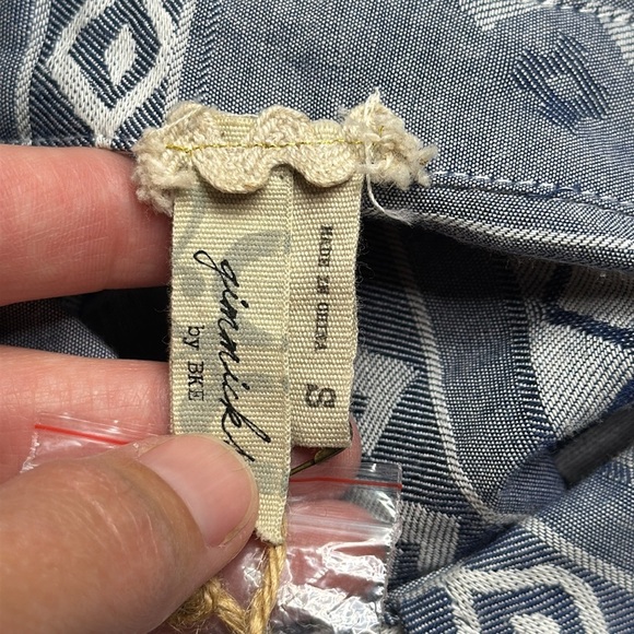 Gimmicks by BKE long Sleeve Button Up Southwestern Shirt Size Small NWT - Picture 7 of 8